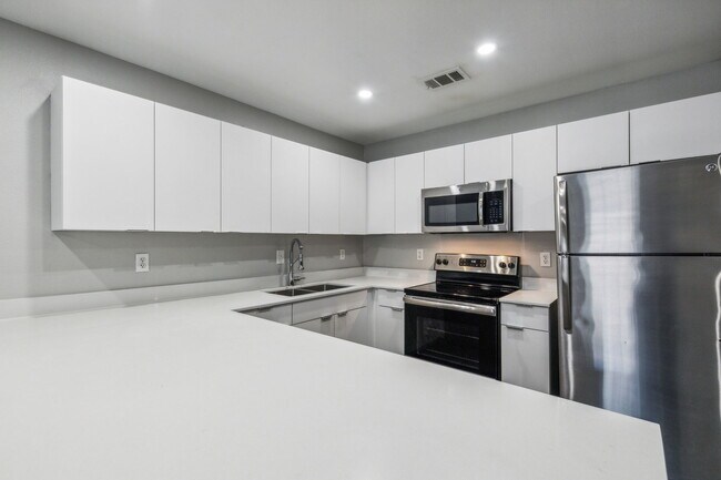 Photo - Junius Place Apartments