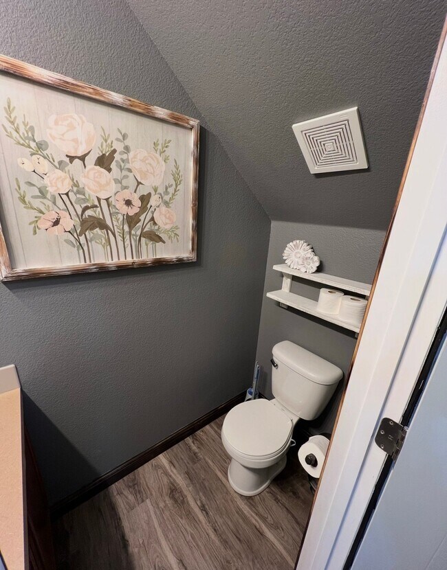 Photo - 1420 Meadow Ln