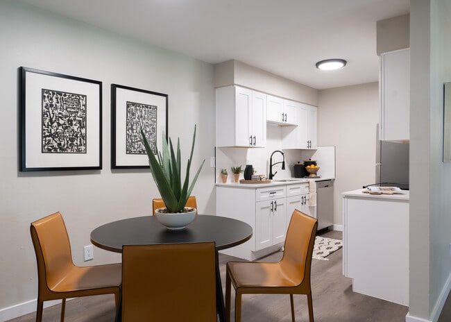 Building Photo - Highpoint Creek Rental