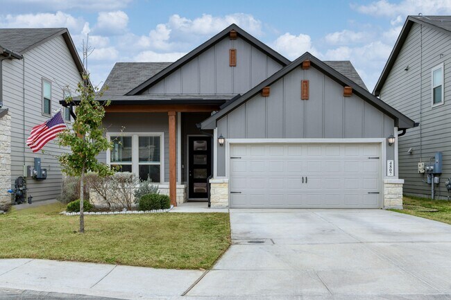 Building Photo - Bright 3-Bed Home with Pool Access, Fenced Yard, and Garage in Saint Hedwig