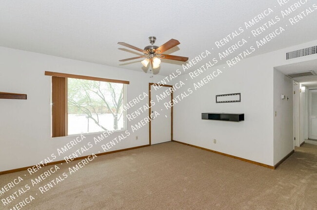 7868 N Soledad Ave