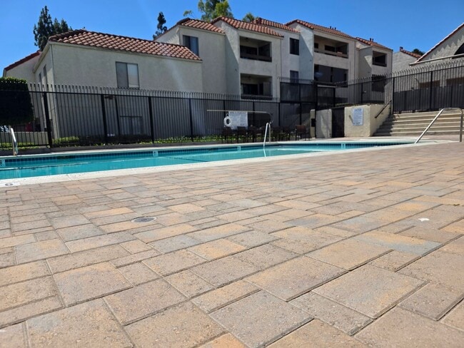 Photo - Santa Ana. 2 bedroom, 2 bathroom apartment! Unit A215