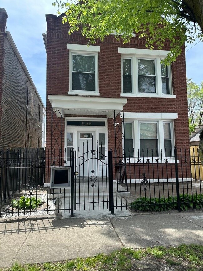 Building Photo - 3145 W 42nd St Unit 1F