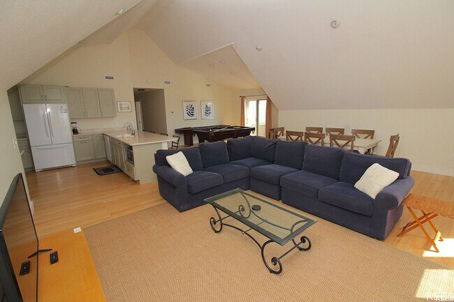 Photo - Stowe on 12 Unit #3