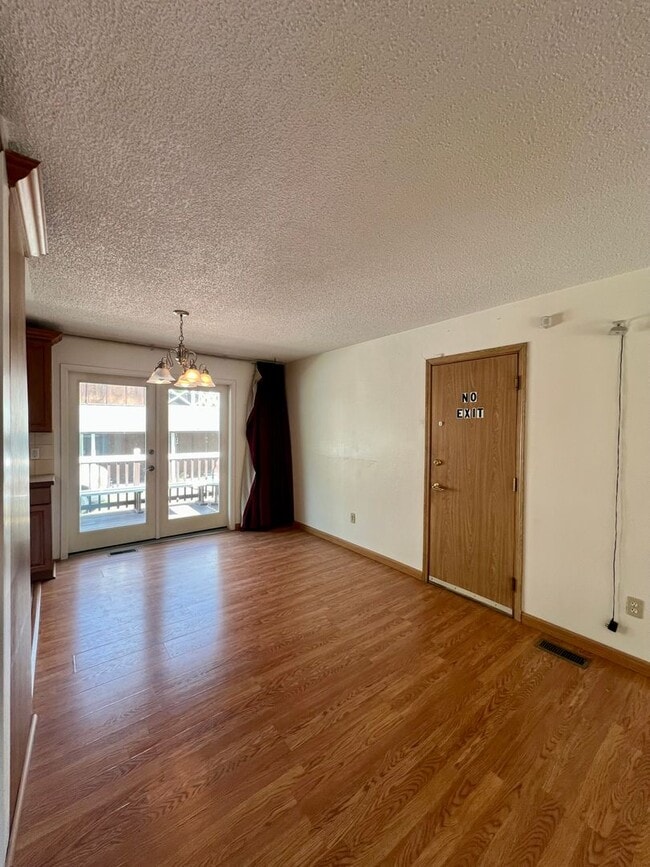 Photo - Dunlap Ave 4018- Unit #A (Upstairs)