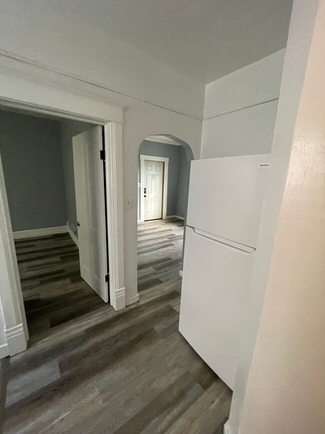 Building Photo - 810 Wells St Unit 6 Rental