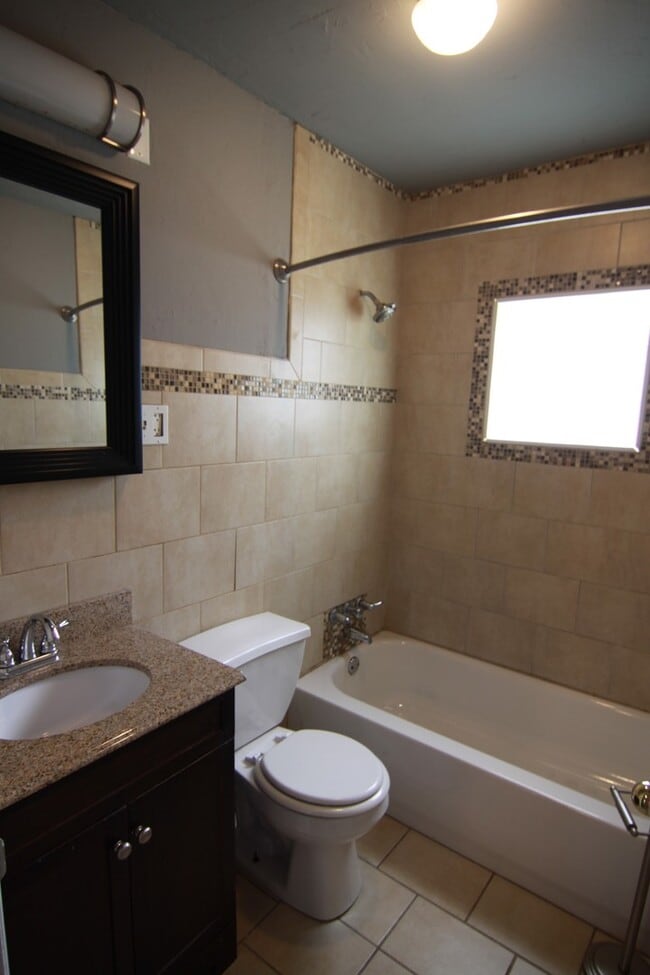 Photo - 2 Bedroom Pet Friendly Home For Rent!