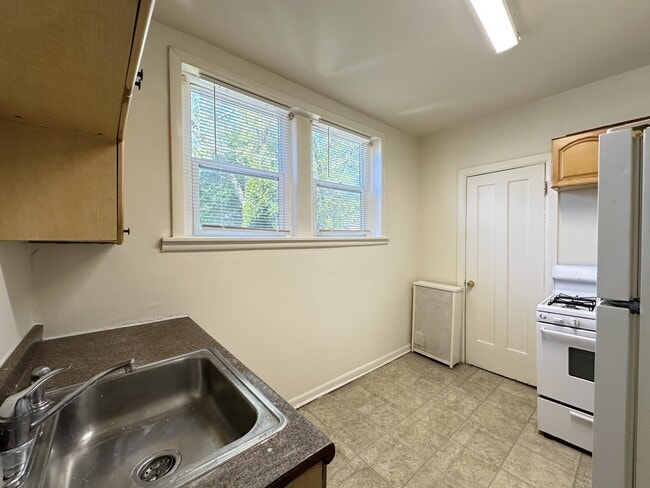 Photo - 5817 N St Louis Ave Unit R2