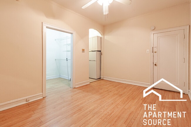 Building Photo - 2827 N Burling St Unit 04