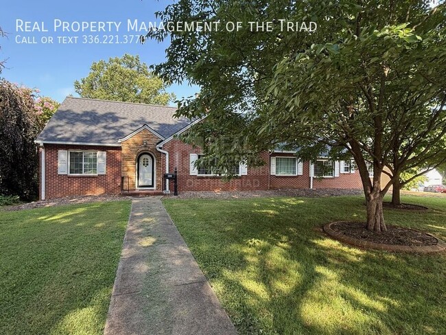 Building Photo - 3300 Anderson Dr Rental