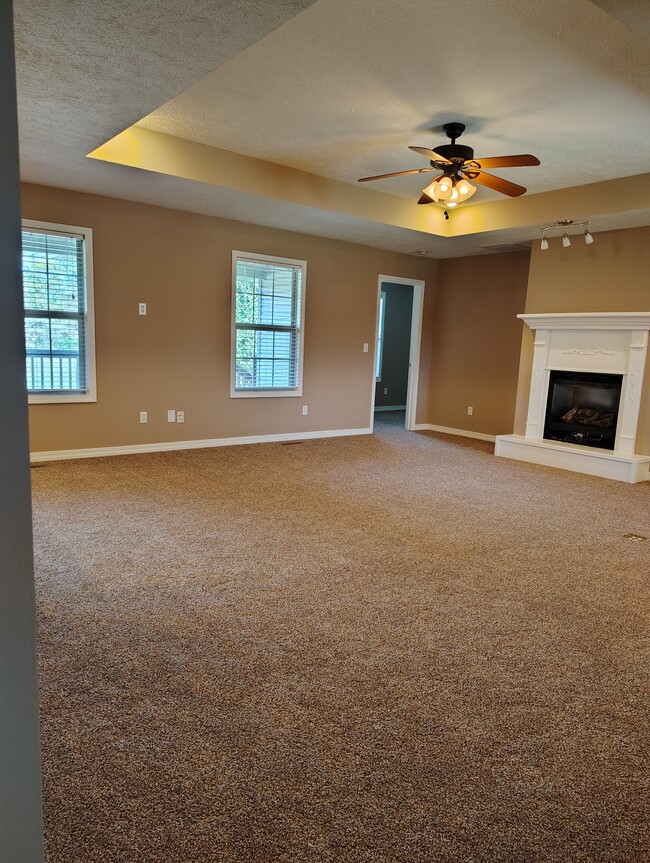 Photo - 721 Becky St
