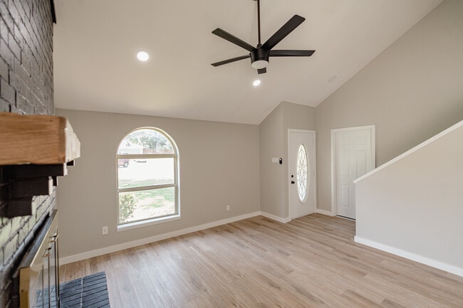 Photo - 2027 Lucerne Cir
