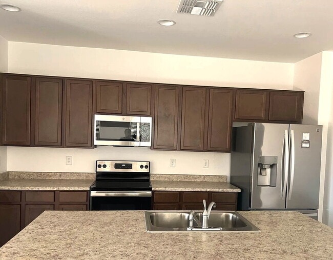 Photo - 4 BEDROOM RENTAL WITH 3 CAR GARAGE IN LOS PORTALES CASA GRANDE ARIZONA