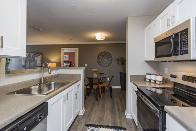 Full Kitchen View - Stoneridge Farms Apartments