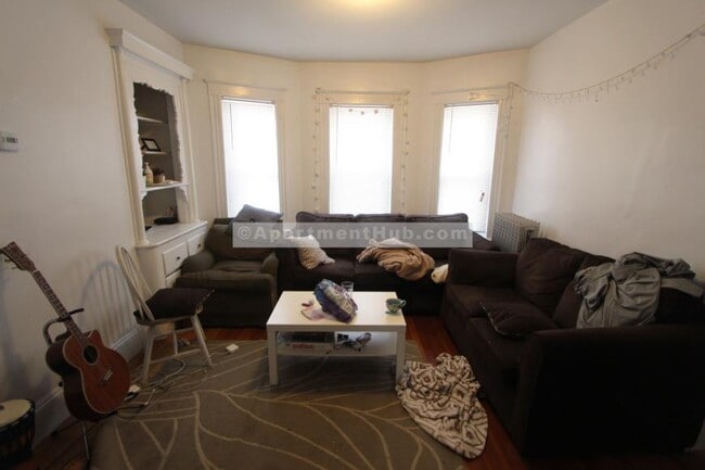 Building Photo - 4.0 bedroom in Cambridge Massachusetts 02140 Rental