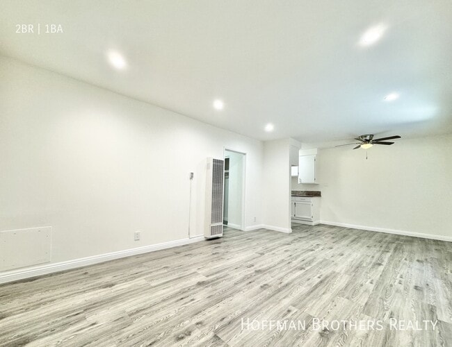 Photo - 1145 Elden Ave Unidad 5