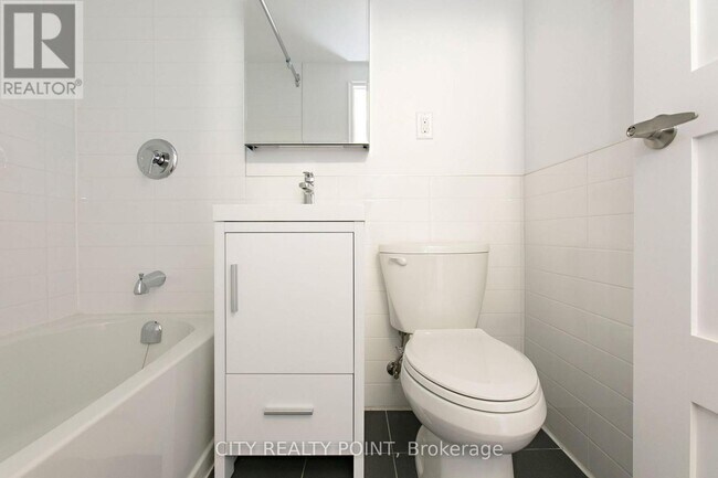 Photo - 276 St George St Unit 903