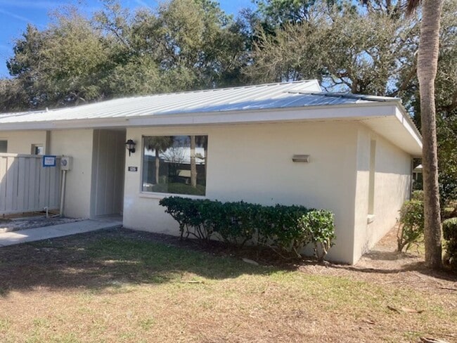 Building Photo - Islands Community Condo