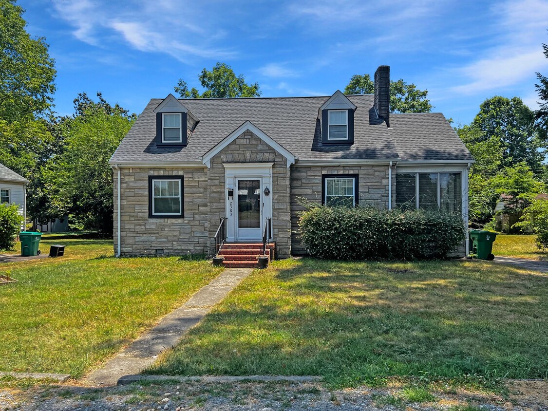 Beautifully Updated Montrose Gem: 3 Bed, 2... - Beautifully Updated Montrose Gem: 3 Bed, 2...