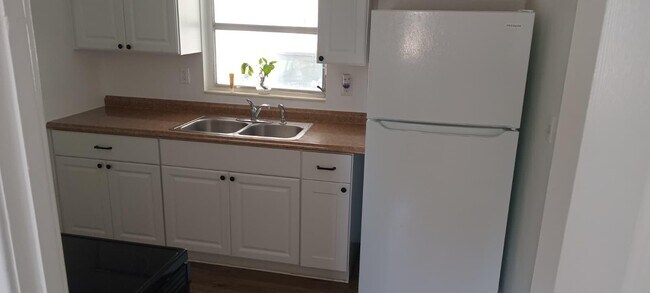 Photo - 131 E Camphor St
