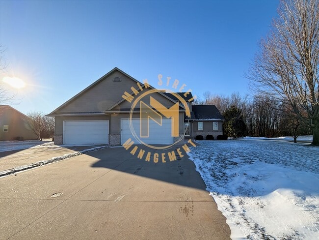 Building Photo - Executive Duplex: 3 Bed 3.5 Bath w/ 2 Stall Heated Garage