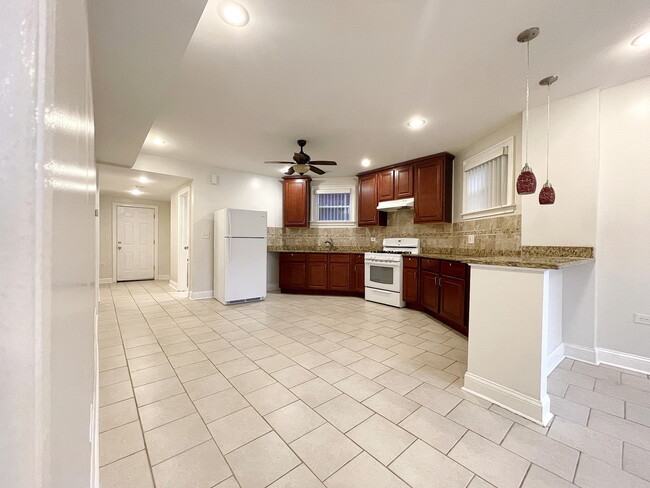 Photo - 2449 N Avers Ave Unit B