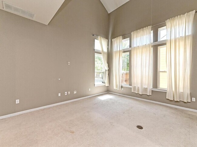 Photo - 2061 Zach Scott St