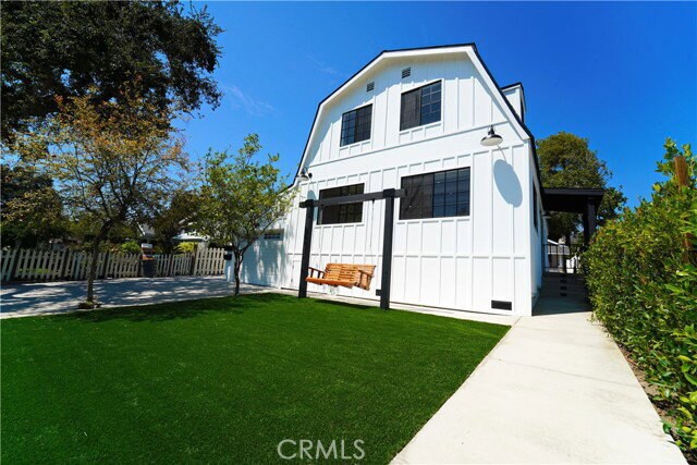 Photo - 2615 Manhattan Ave