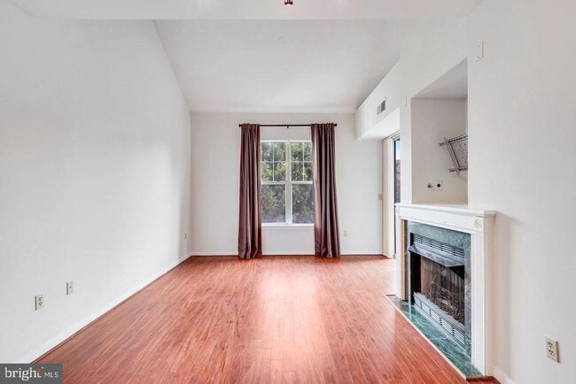Building Photo - 1645 International Dr Unit 411