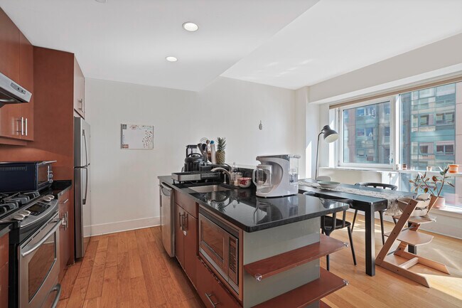 Photo - 440 Kent Ave