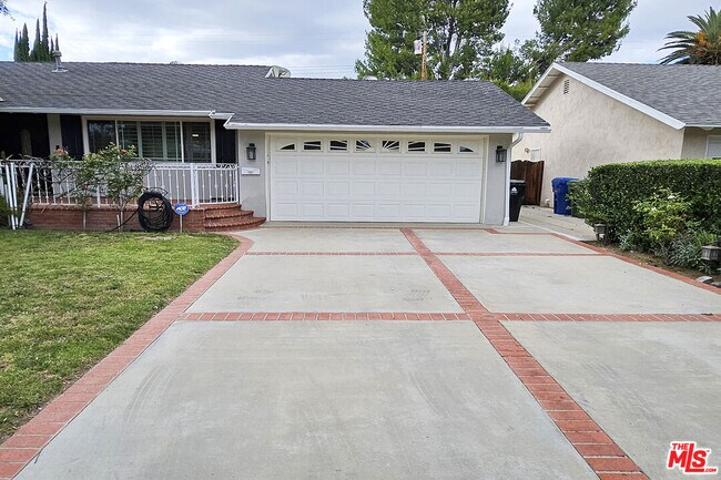 Photo - 22337 Cantara St