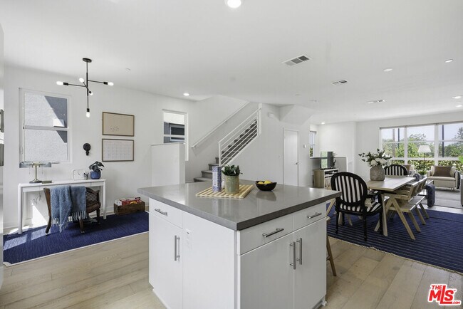 Photo - 2700 E Chaucer St