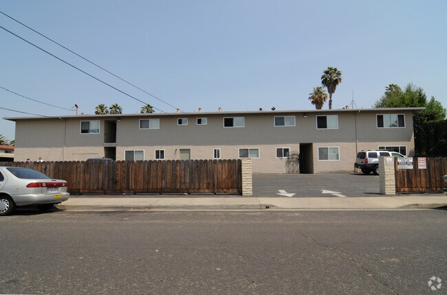 Golden Oaks Apartment