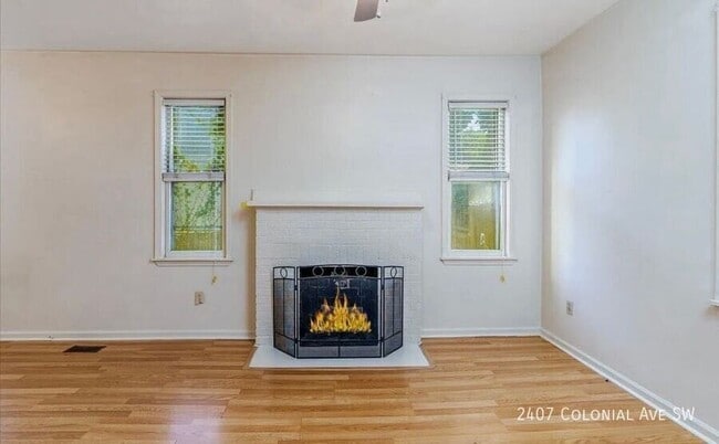 Photo - 2407 Colonial Ave SW