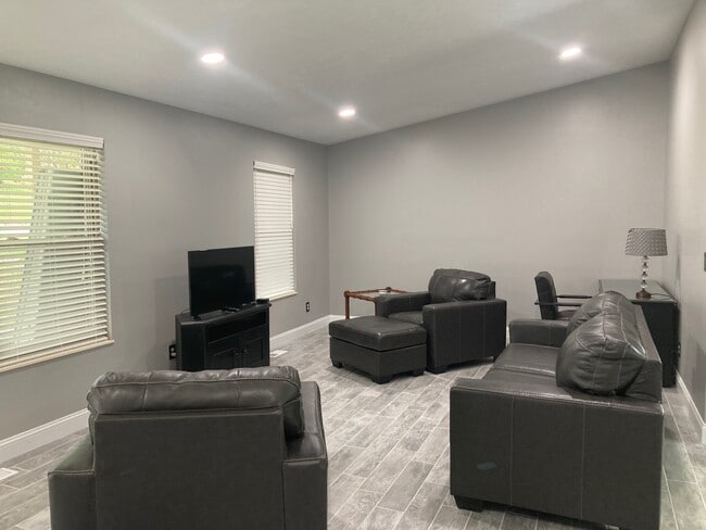 Photo - 490 Beechwood Cir