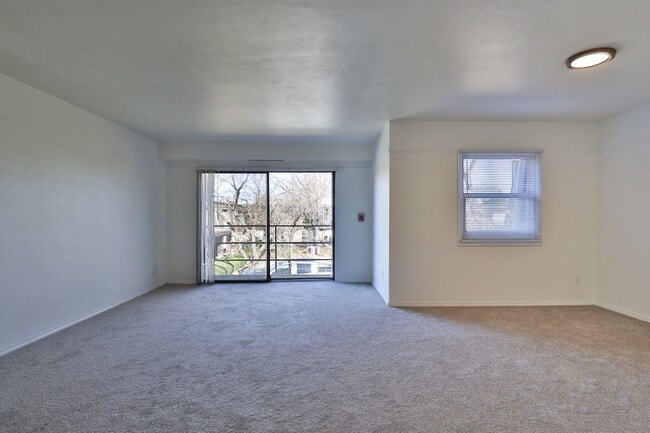 Photo - Crow's Nest Apartments