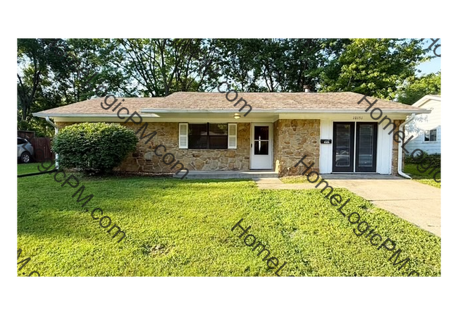 Building Photo - EAST SIDE 3 BEDROOM/1.5 BATH HOME AVAILABLE NOW!