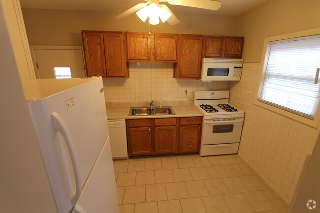 Building Photo - Awesome Three Bedroom -- Great South Omaha... Rental