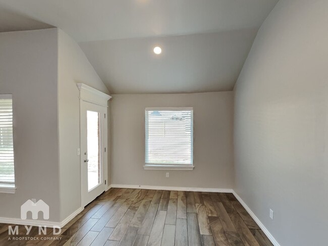 Photo - 8317 Rainier St