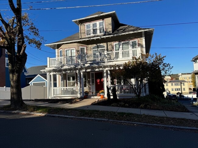 10 Chestnut St Unit 2L