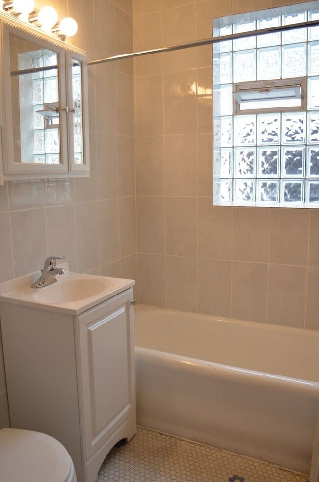 Photo - Lincoln Square Studio Unit 214