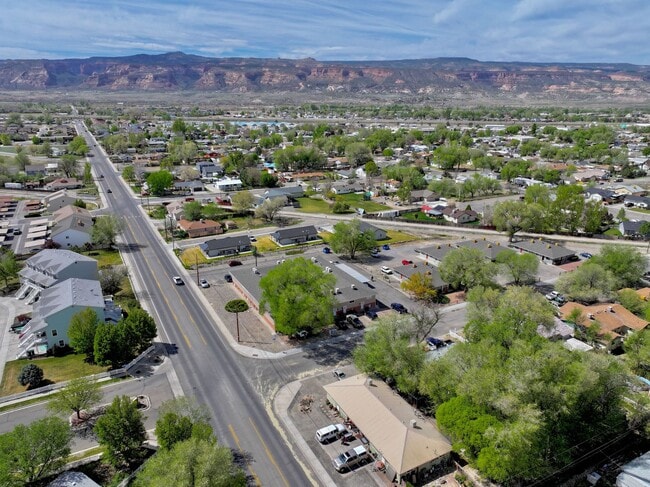 Photo - 1074 Cedar Way