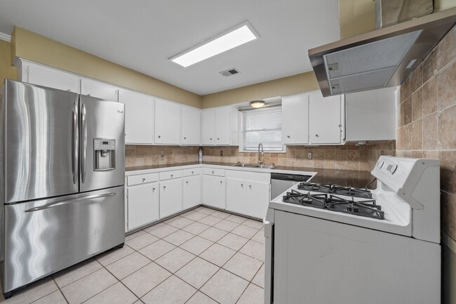 Photo - 10046 Cedardale Dr