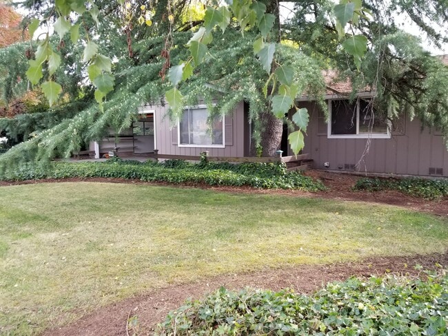 Photo - 1841 NE D St