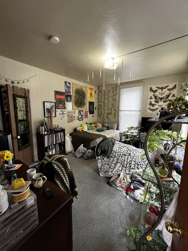 Nice 4 Bed 1 Bath close to UWEC and Water St! Available June 1st