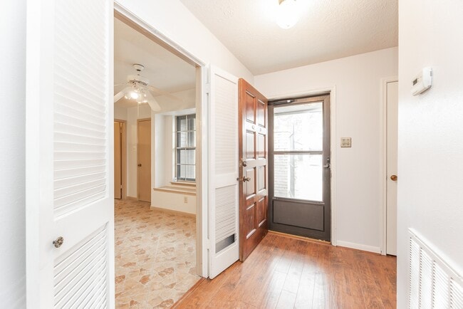 Photo - 6818 Brockington Dr