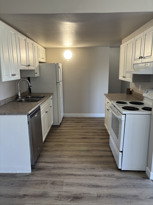 Photo - 2908-116A 116a Ave NW