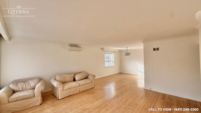 Photo - 232 Lawrence Av W