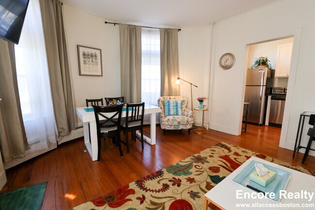 Photo - 1871 Beacon St Unidad 3