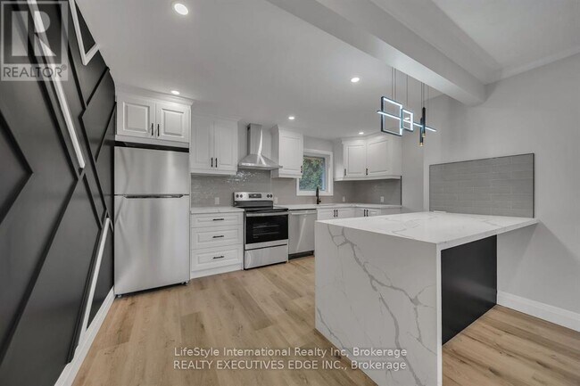 Photo - 234 Stevenson St N